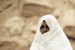 Tunisia / old woman in Chenini village